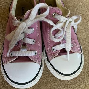 Girls lavender Converse